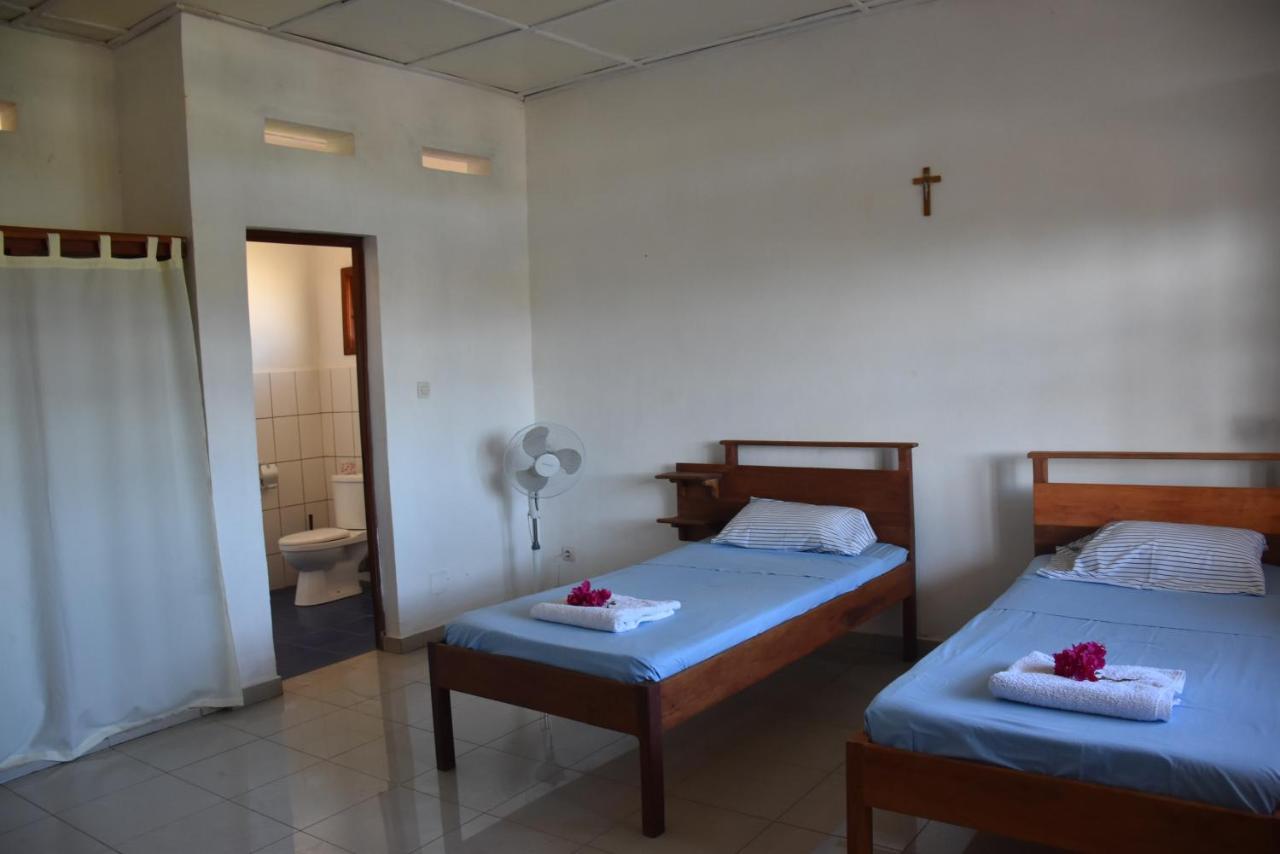 Centre Lucien Botovasoa Bed & Breakfast Antsiranana ภายนอก รูปภาพ