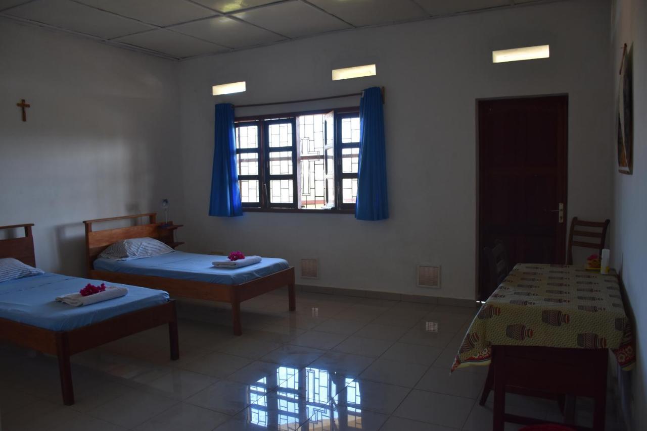 Centre Lucien Botovasoa Bed & Breakfast Antsiranana ภายนอก รูปภาพ