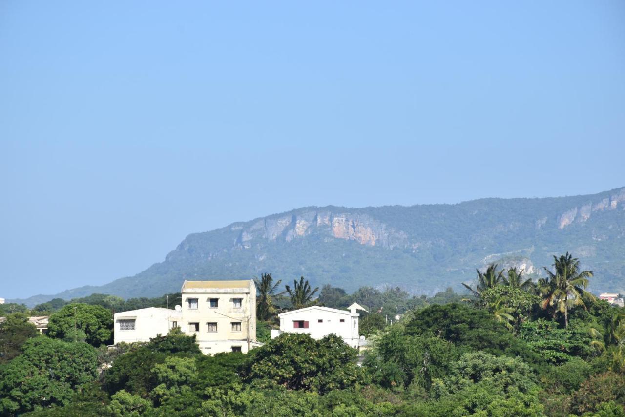 Centre Lucien Botovasoa Bed & Breakfast Antsiranana ภายนอก รูปภาพ