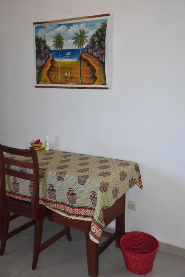 Centre Lucien Botovasoa Bed & Breakfast Antsiranana ภายนอก รูปภาพ