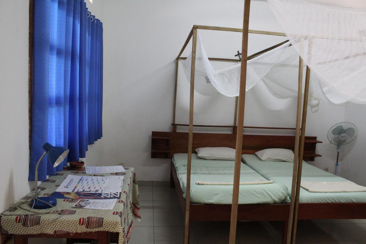 Centre Lucien Botovasoa Bed & Breakfast Antsiranana ภายนอก รูปภาพ