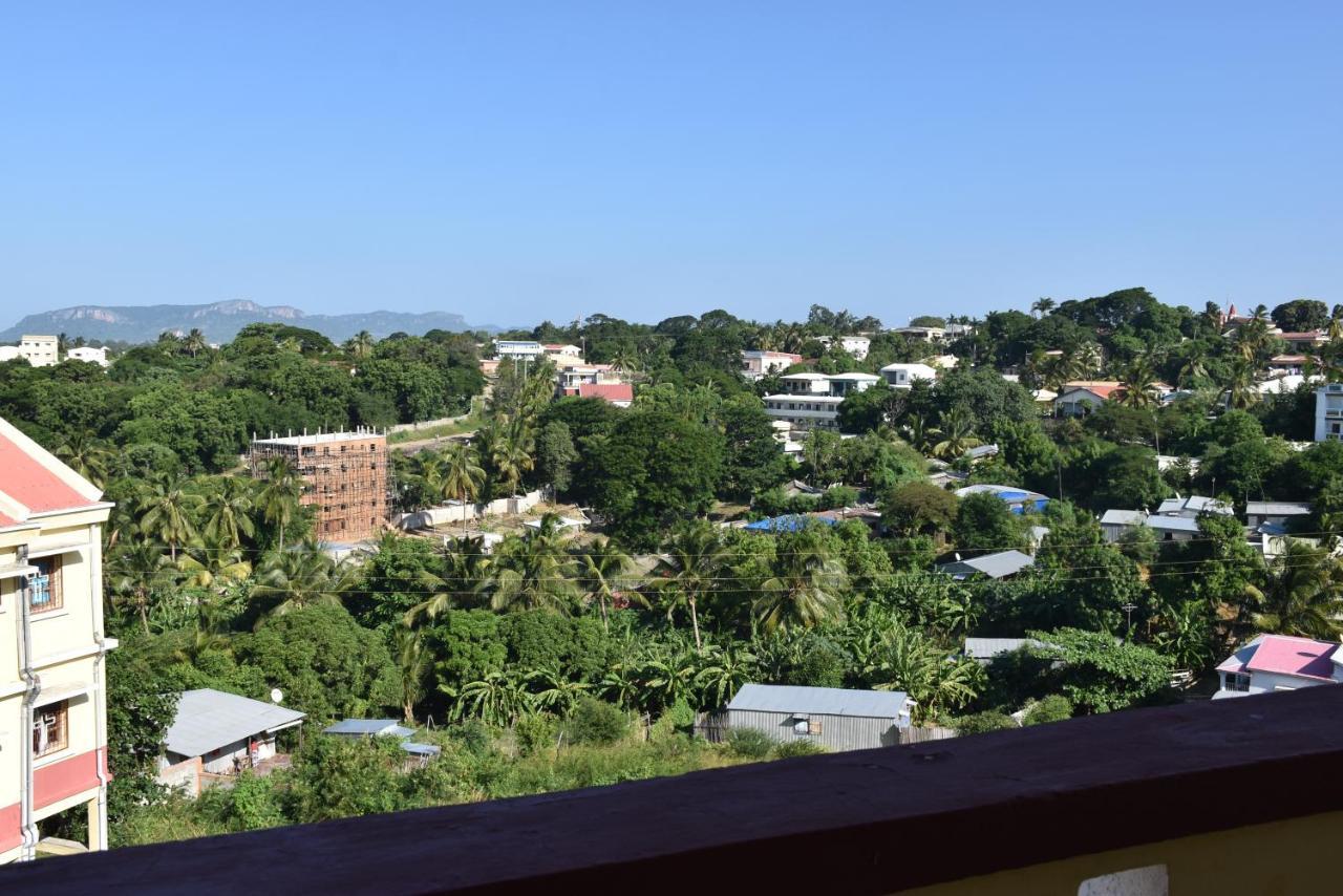 Centre Lucien Botovasoa Bed & Breakfast Antsiranana ภายนอก รูปภาพ