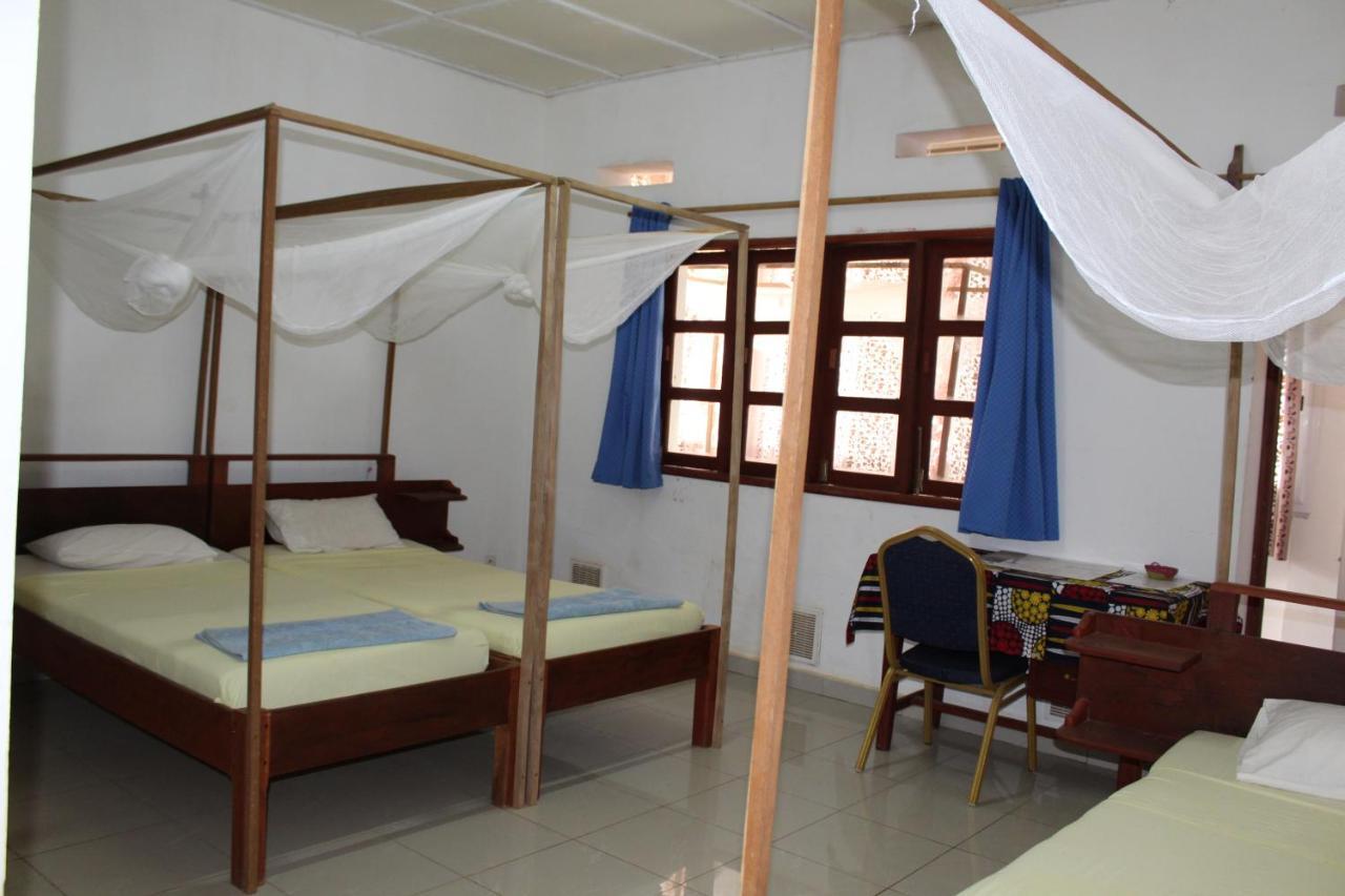 Centre Lucien Botovasoa Bed & Breakfast Antsiranana ภายนอก รูปภาพ